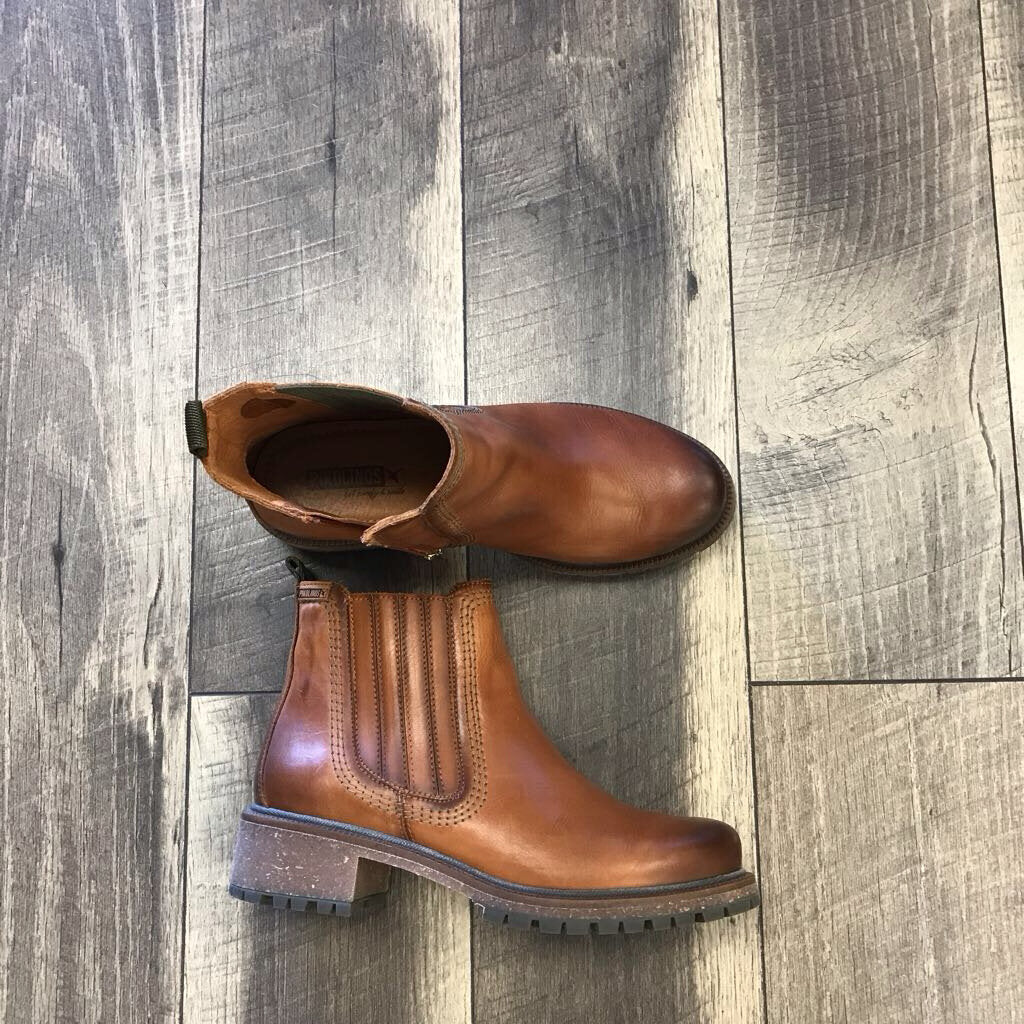 COGNAC CHELSEA BOOT
