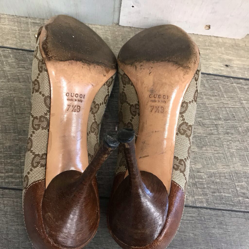 SIGNATURE BAMBOO HORSE BIT PUMPS