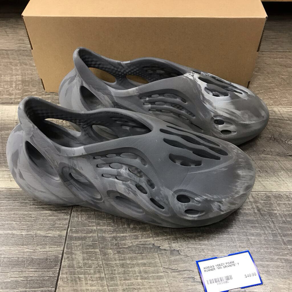 YEEZY FOAM RUNNER "MX GRANITE"