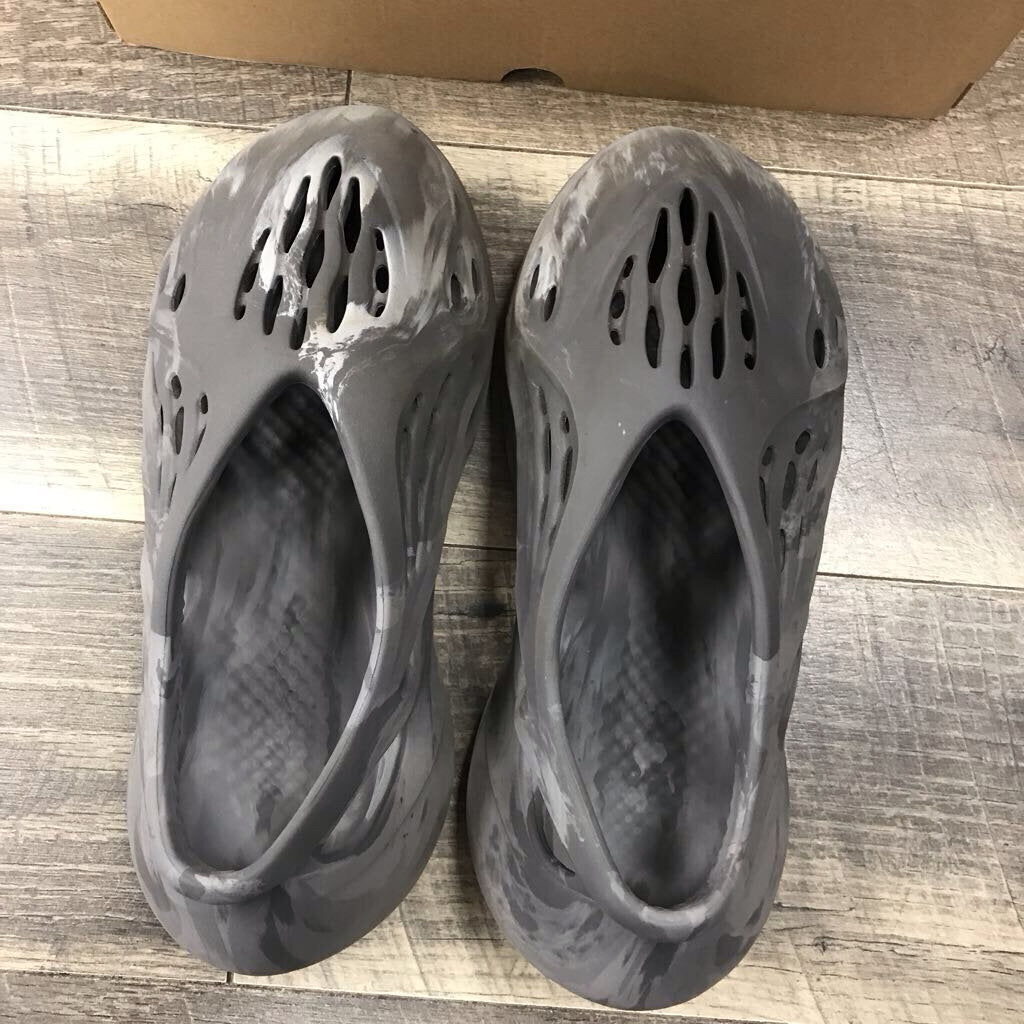 YEEZY FOAM RUNNER "MX GRANITE"