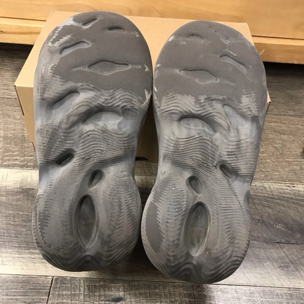 YEEZY FOAM RUNNER "MX GRANITE"