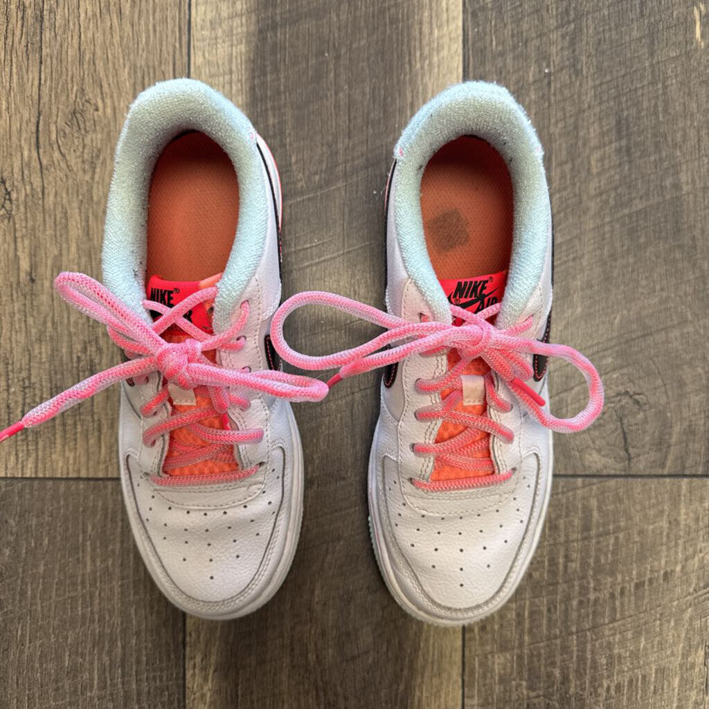 WHITE ATOMIC PINK SNEAKER