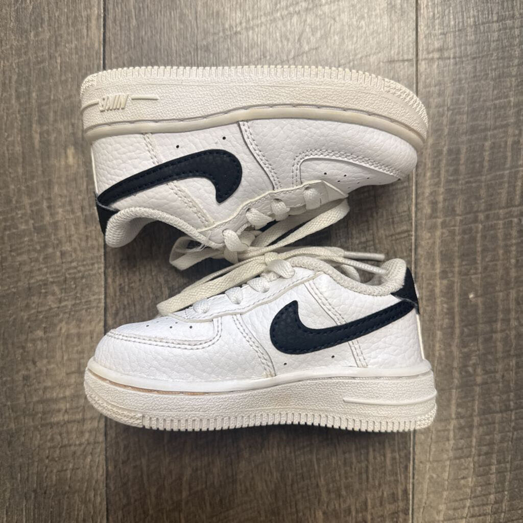 WHITE AIRMAX SNEAKER