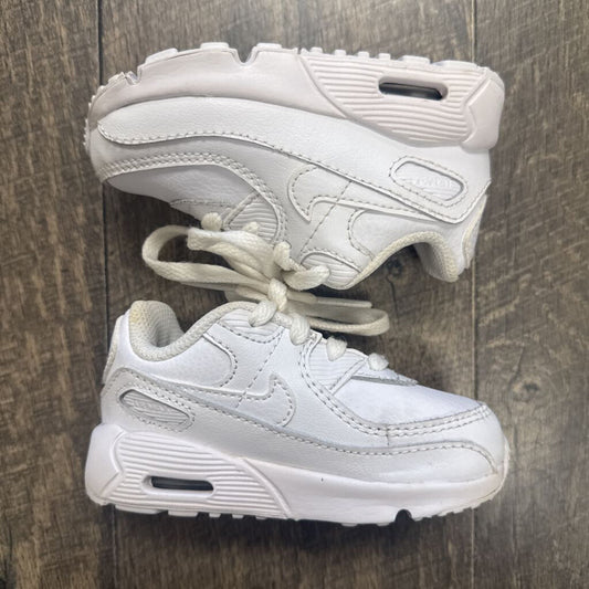 WHITE AIRMAX SNEAKER