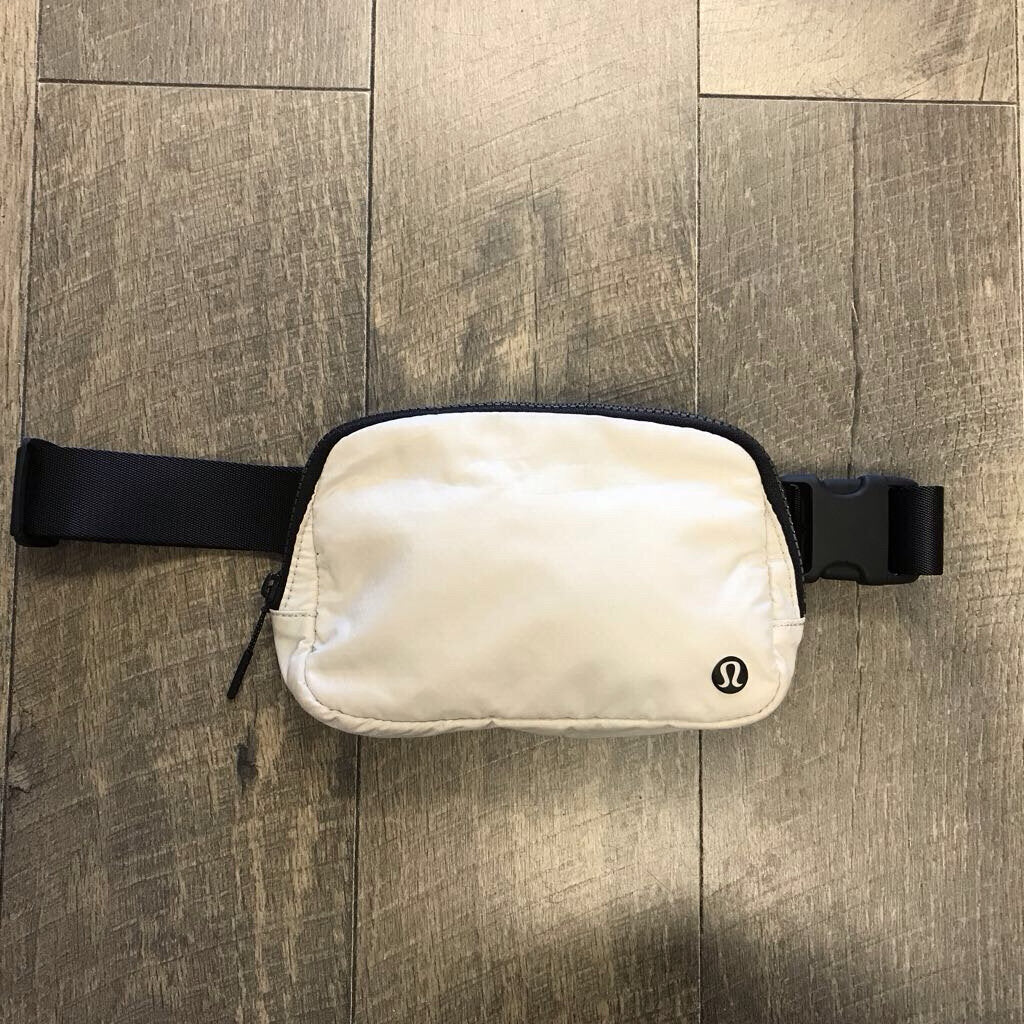 PALE BEIGE BELT BAG