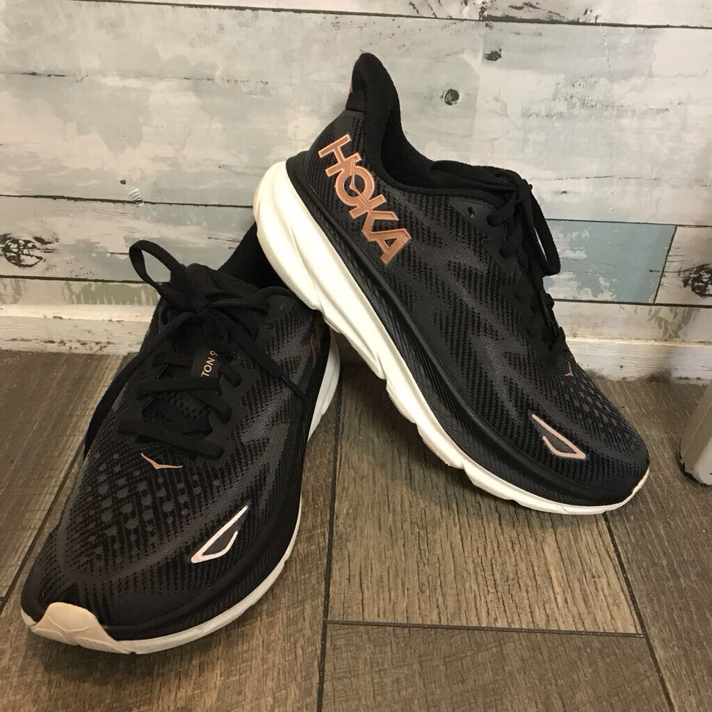 BLK CLIFTON 9 SNEAKERS