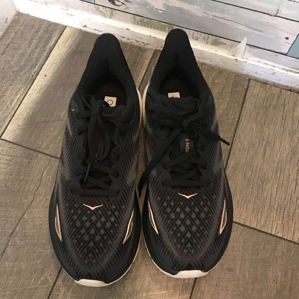 BLK CLIFTON 9 SNEAKERS