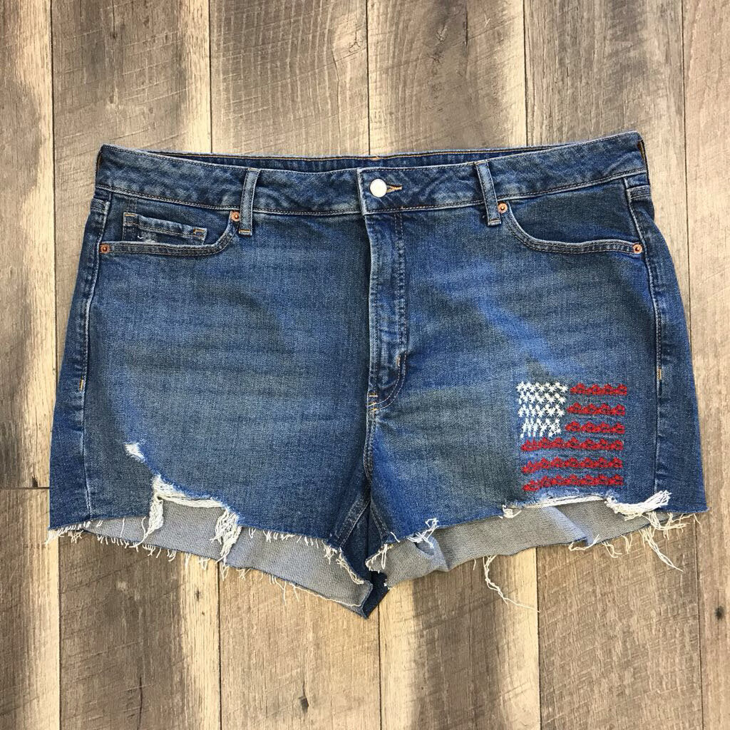 FLAG JEAN SHORT