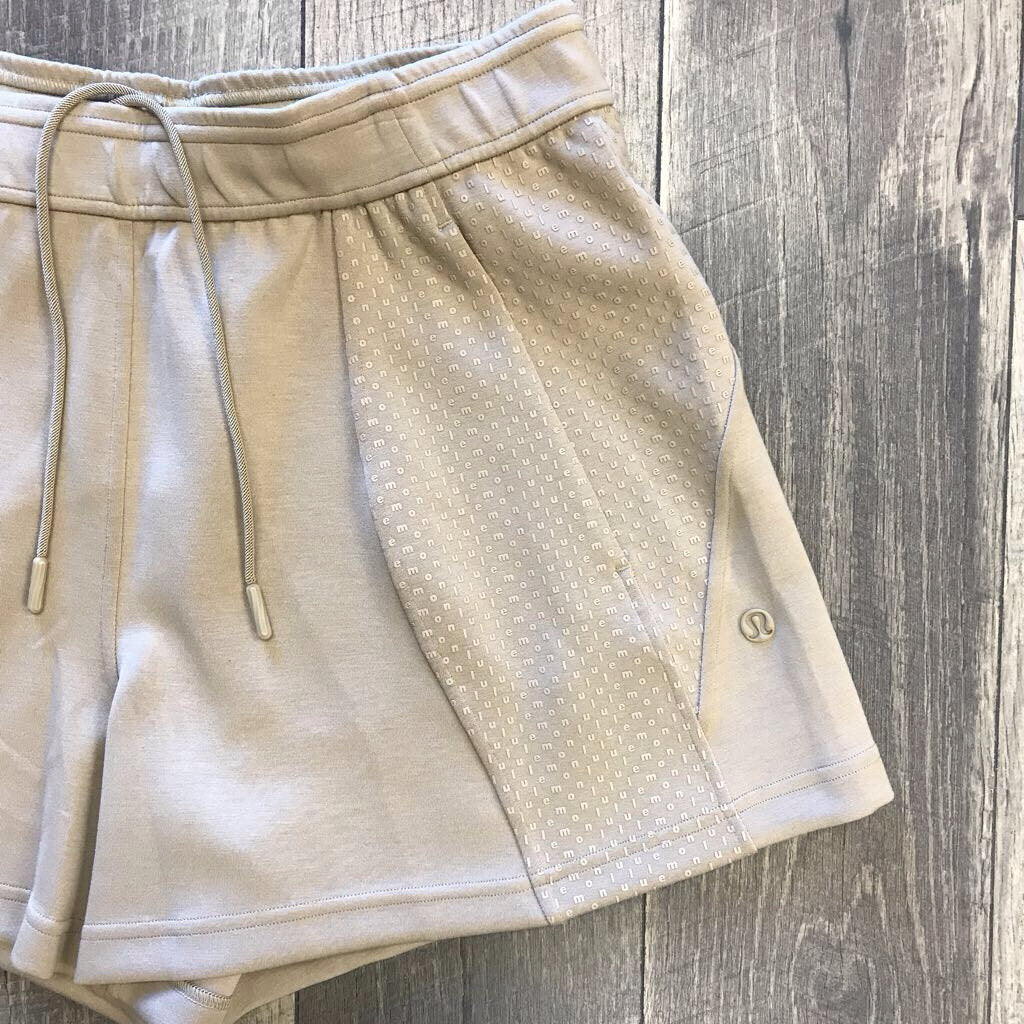 KHAKI POCKET SHORT