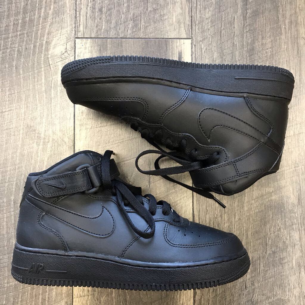 BLK AIR FORCE 1- NEW