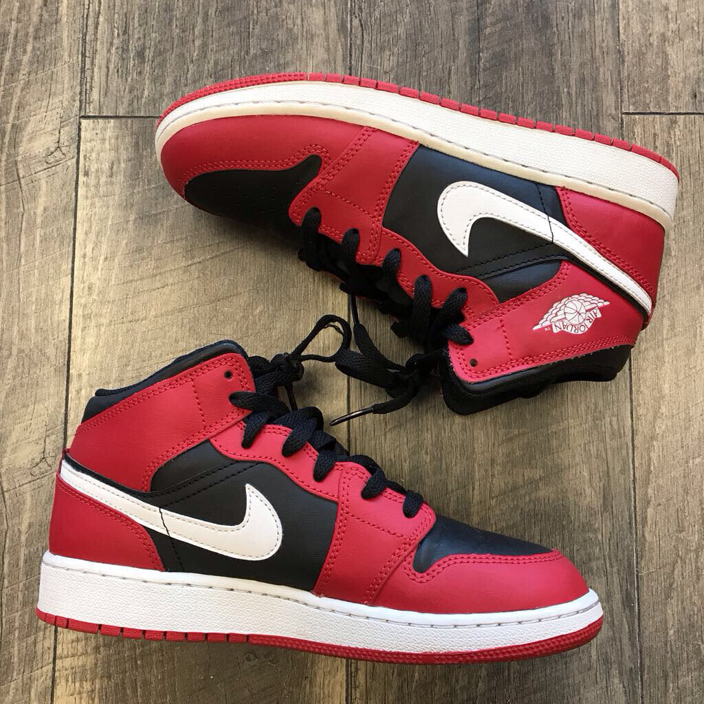 RED RETRO MID GYM AIR JORDAN