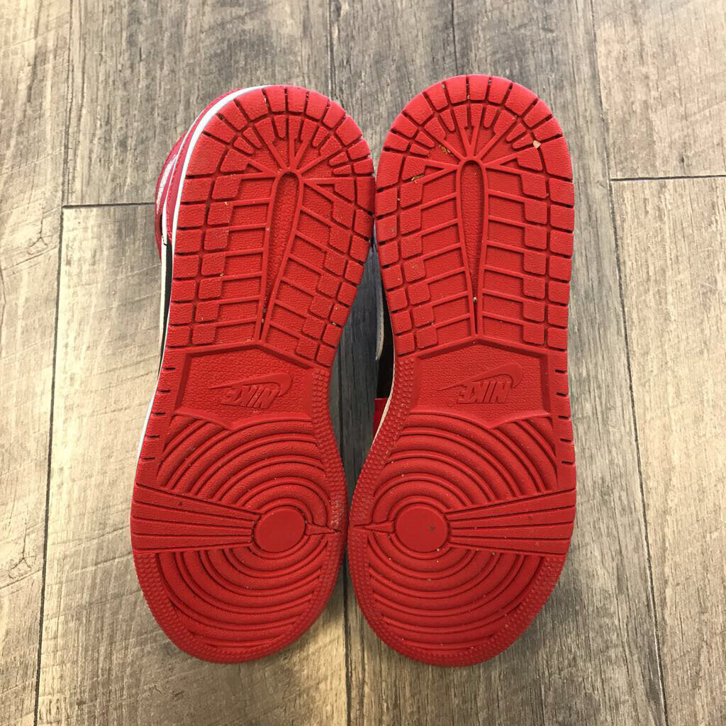 RED RETRO MID GYM AIR JORDAN