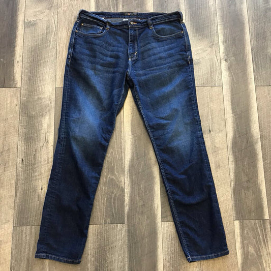 DARK WASH JEAN