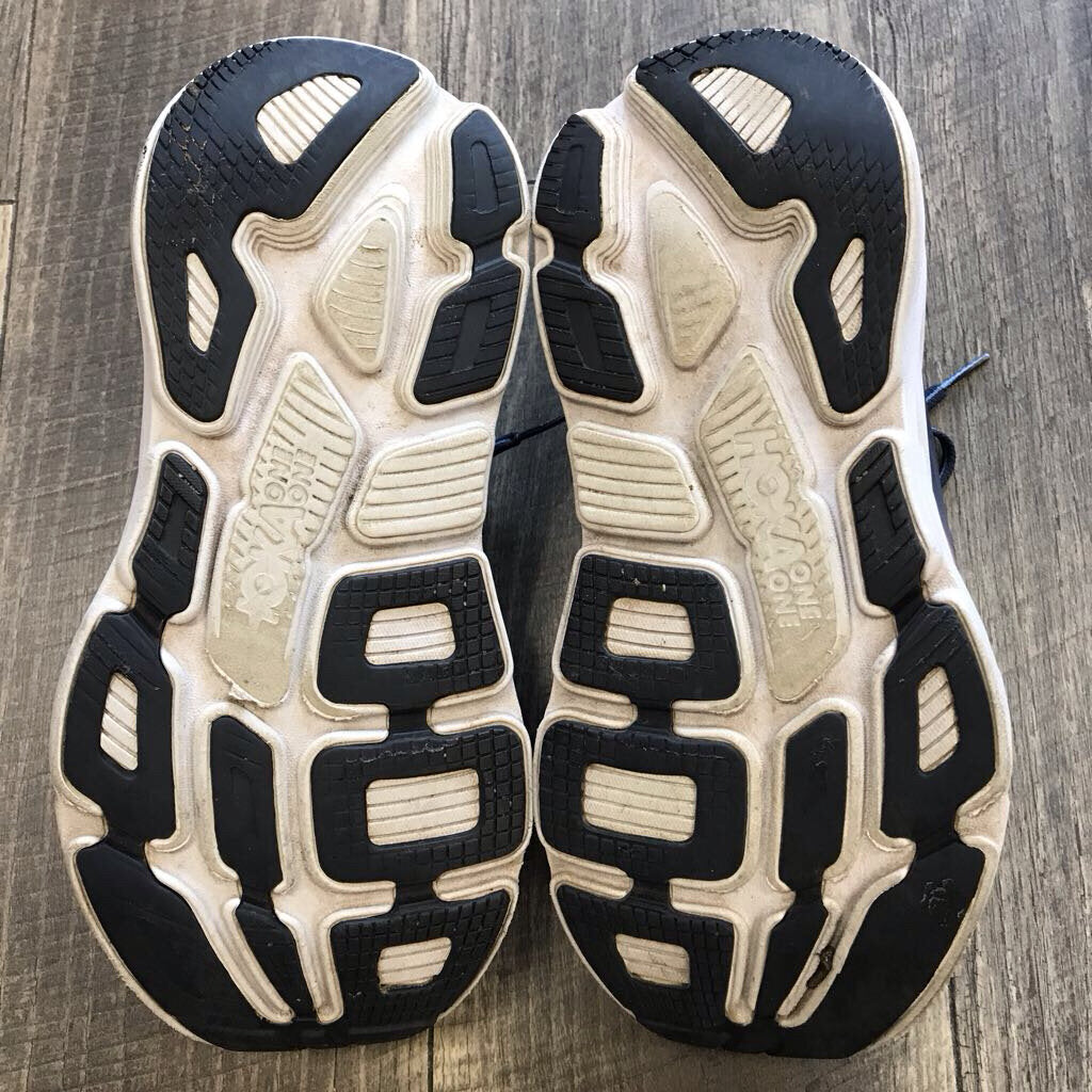 NAVY SNEAKER