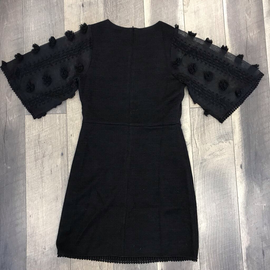BLK KNIT SHEER SLEEVE DRESS
