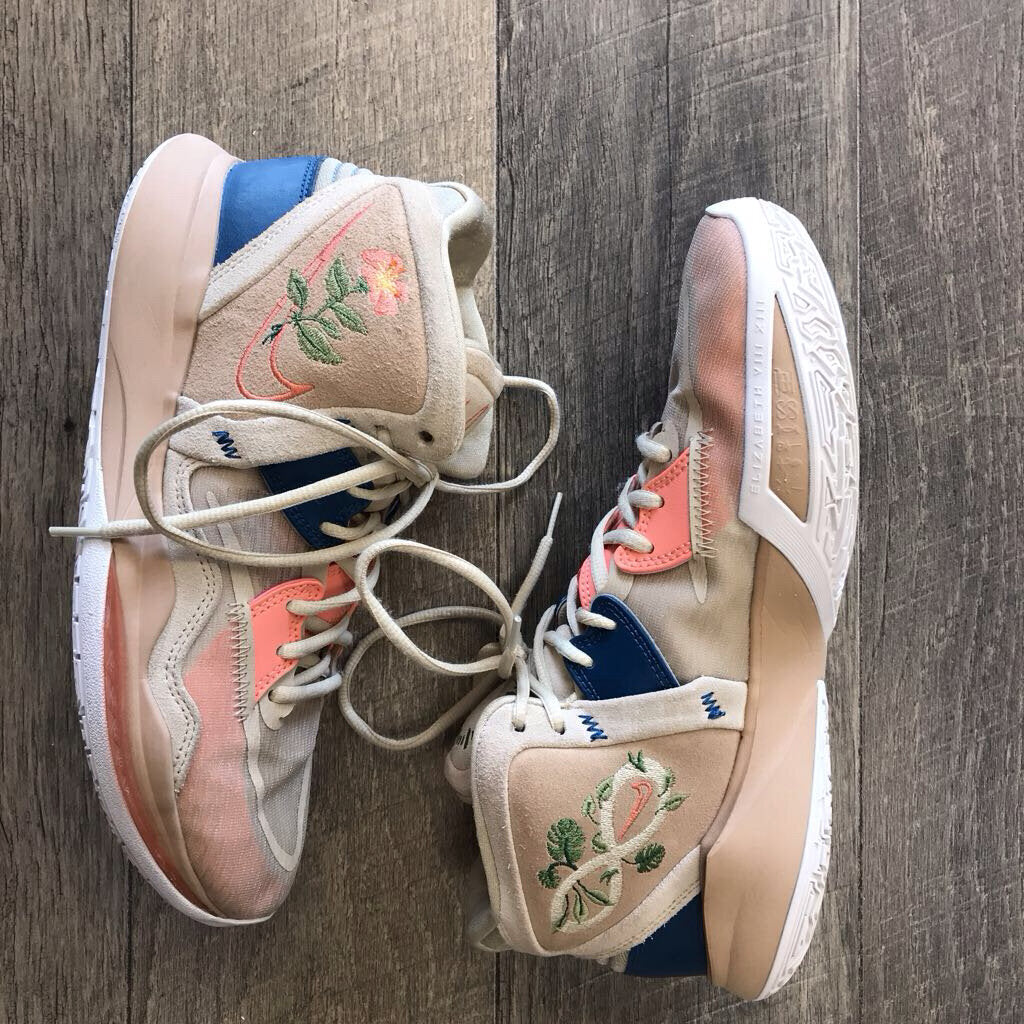 TAN KYRIE INFINITY FLORAL SNEAKER