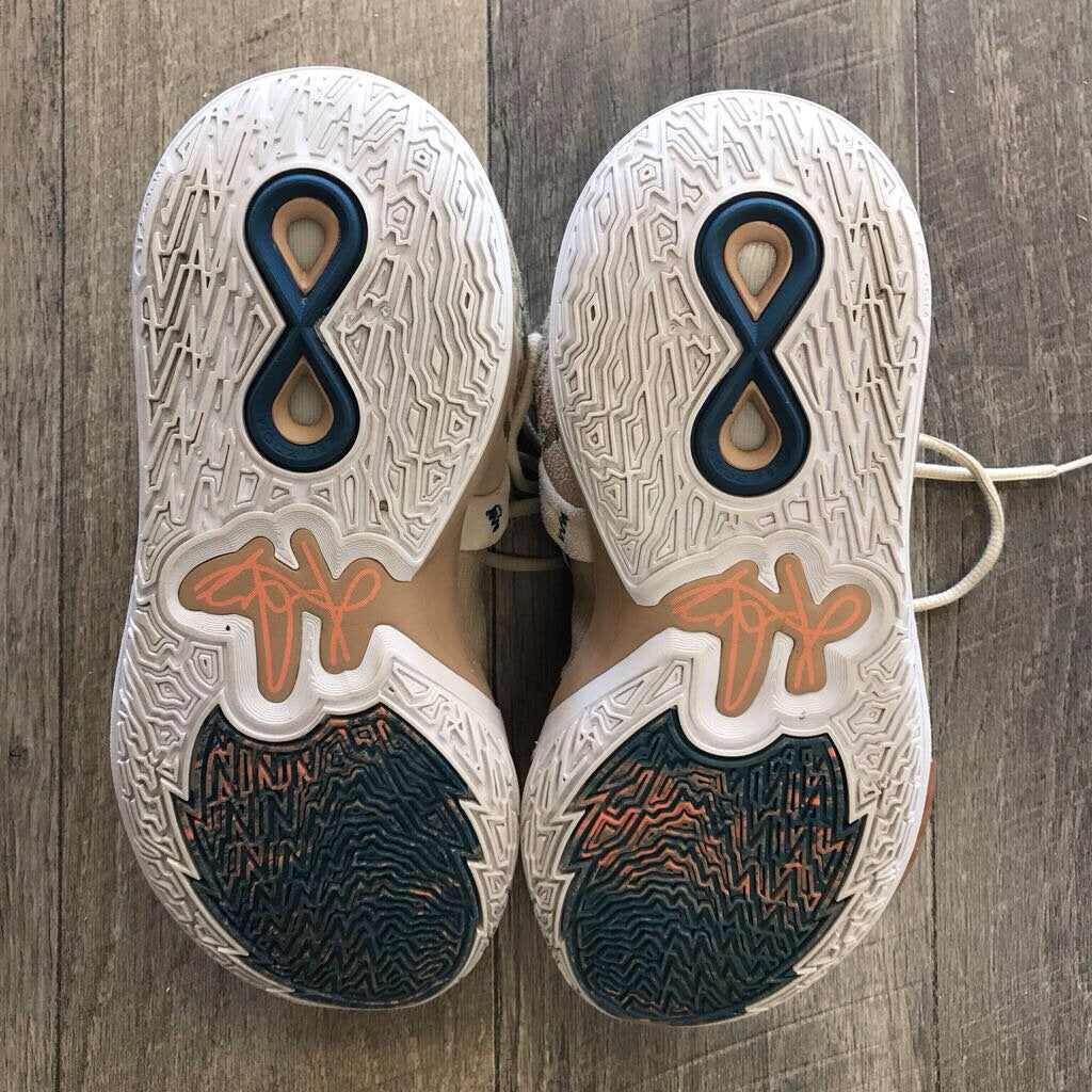 TAN KYRIE INFINITY FLORAL SNEAKER