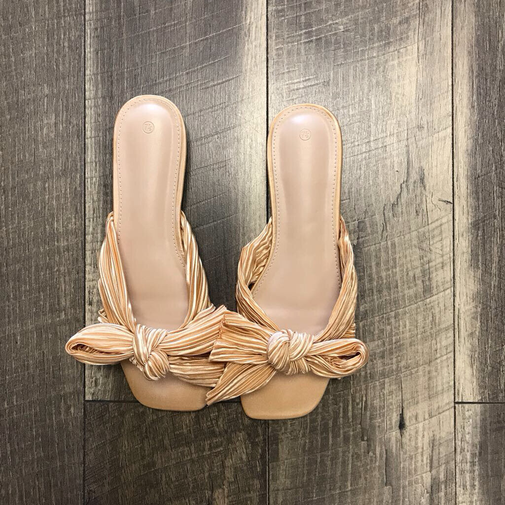 APRICOT PLEATED BOW SANDAL