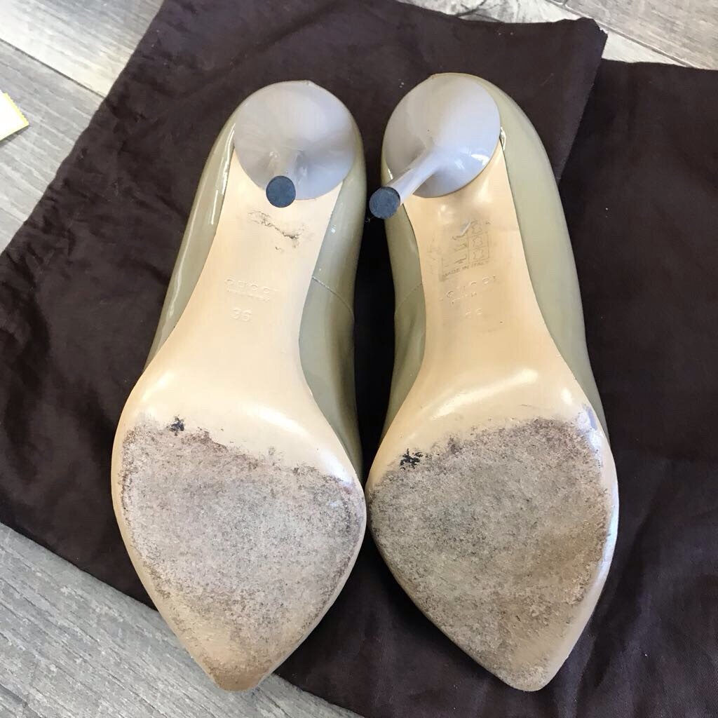 TAN-OLIVE PATENT LEATHER STILETTO HEELS