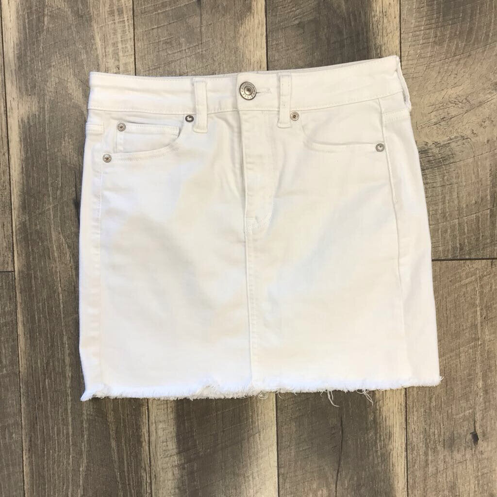 WHITE HI RISE SKIRT AS IS