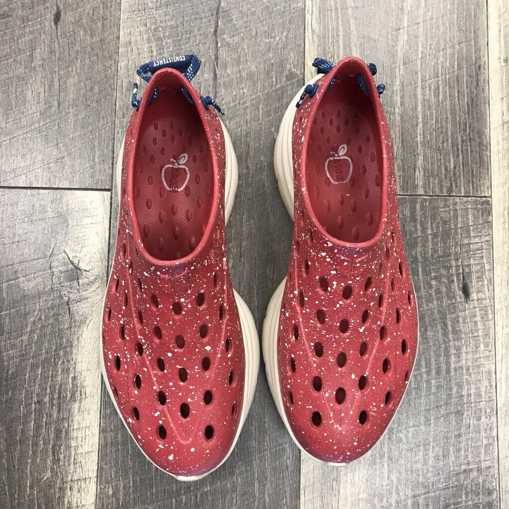 RED SPECKLE PRINT REVIVE SHOE