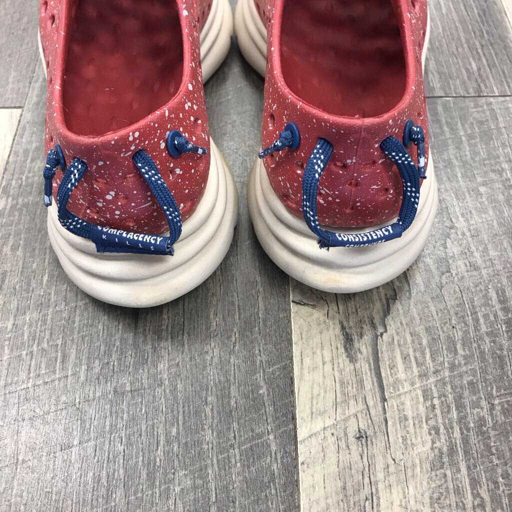 RED SPECKLE PRINT REVIVE SHOE
