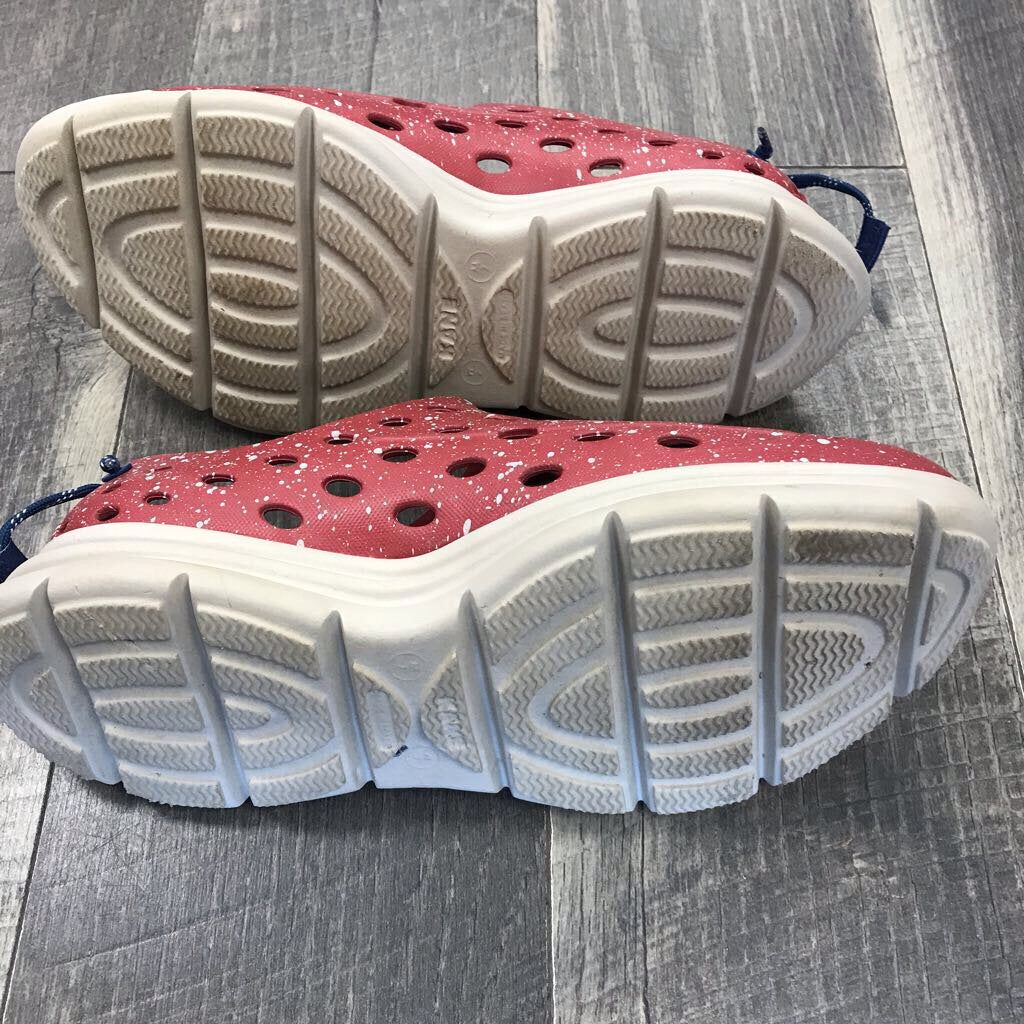 RED SPECKLE PRINT REVIVE SHOE