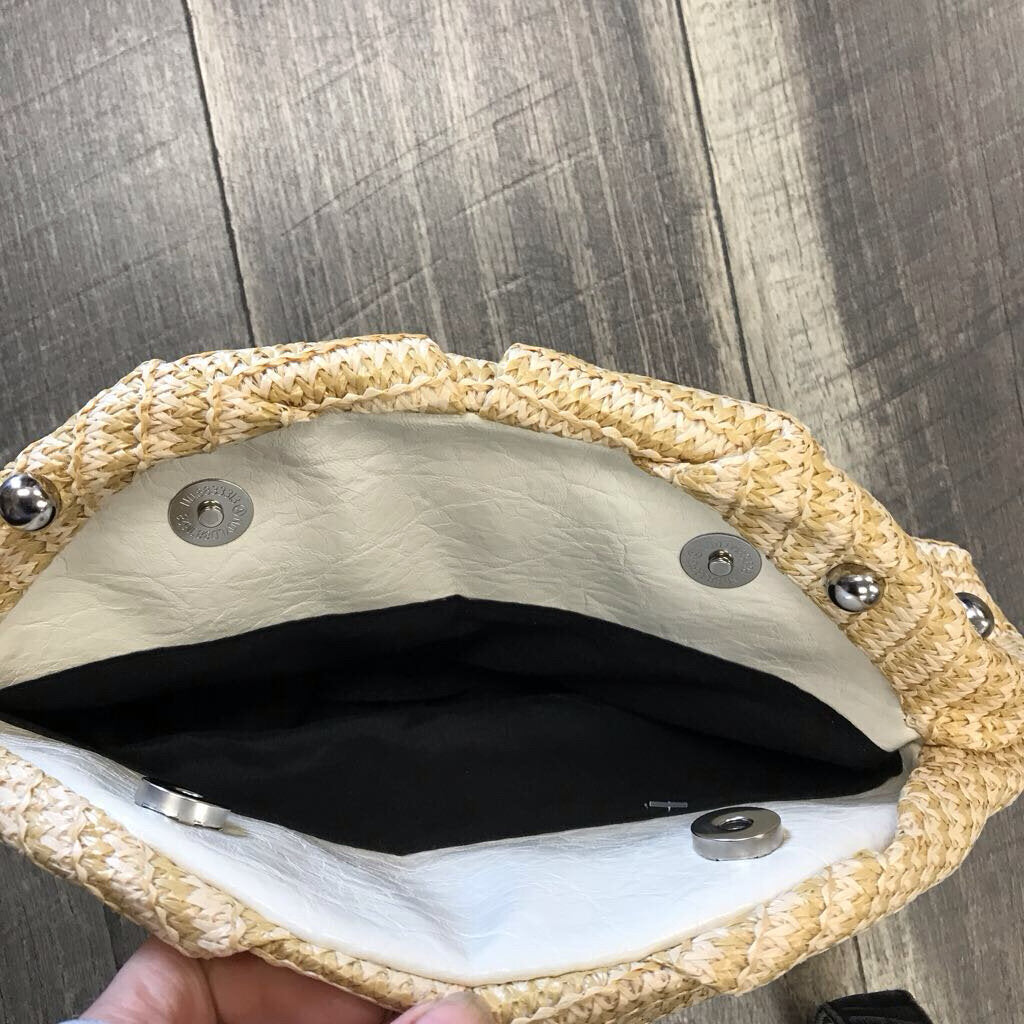 ONE SIDED STUDDED STRAW CLUTCH