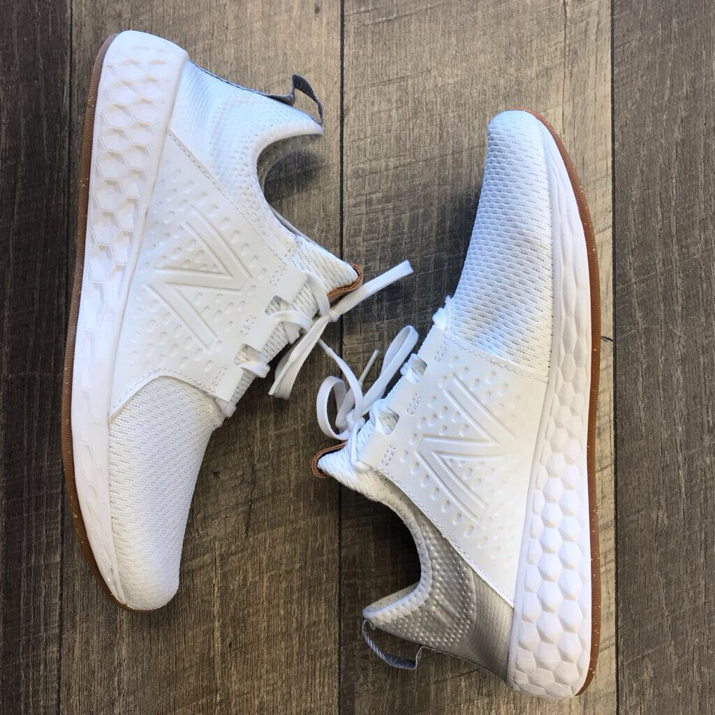 WHITE SNEAKER