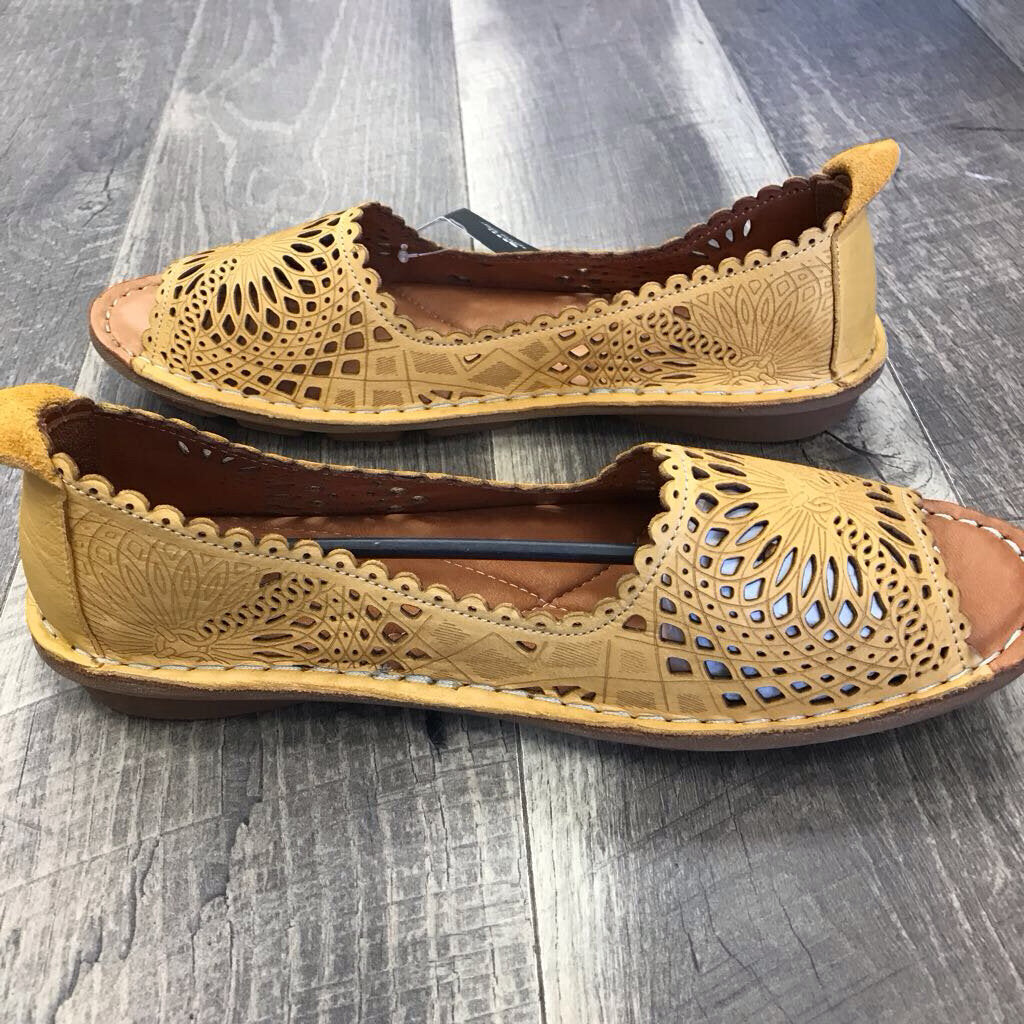 TAN LASER CUT SANDAL