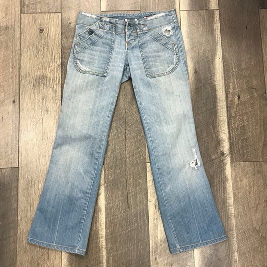 DISTRESSED CROP JEAN