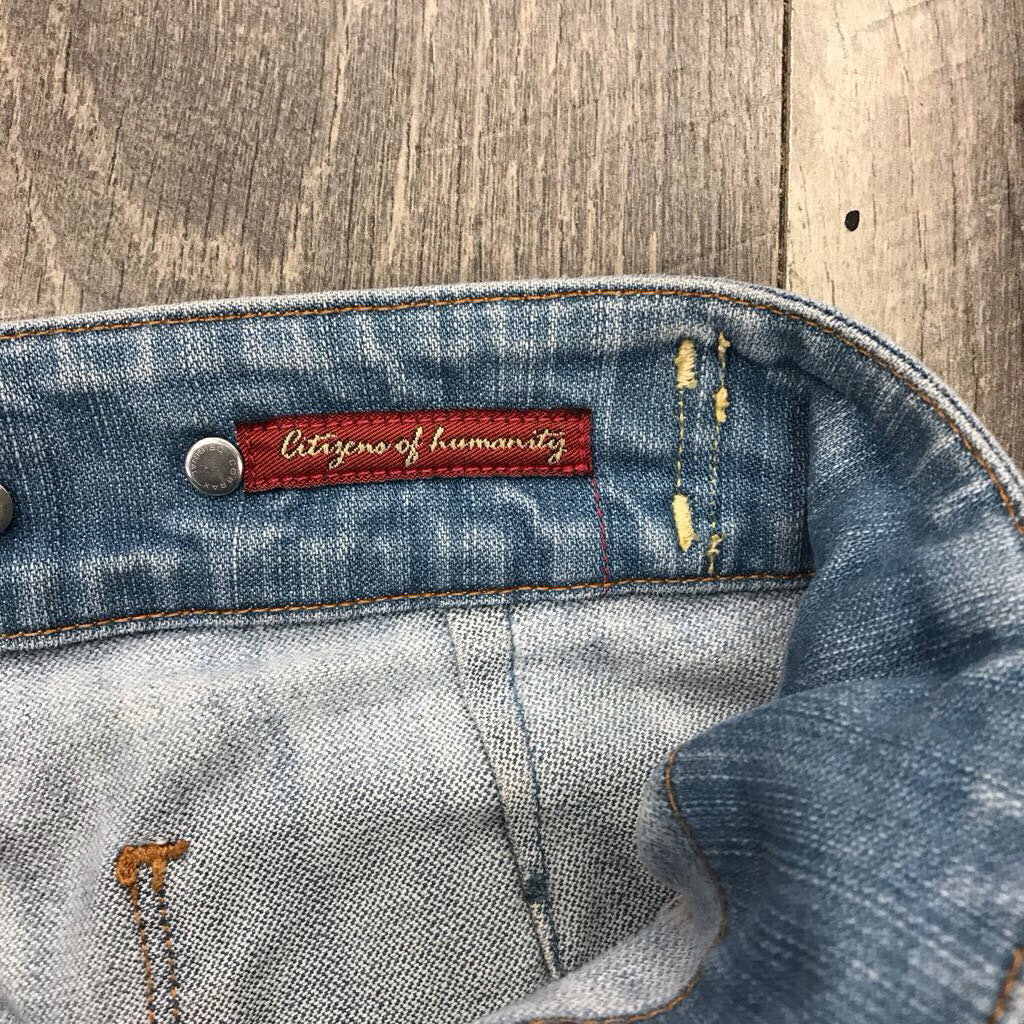 DISTRESSED CROP JEAN