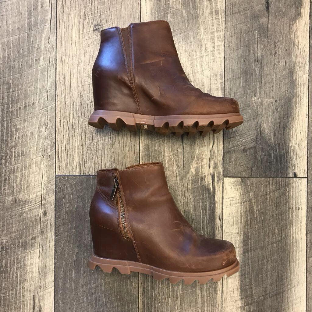 BROWN JOAN OF ARCTIC WEDGE BOOT