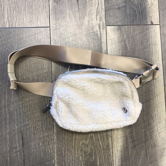 CREAM SHERPA BELT BAG