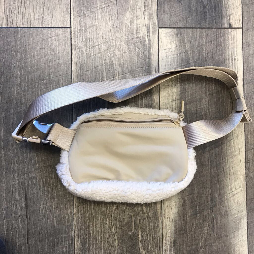 CREAM SHERPA BELT BAG