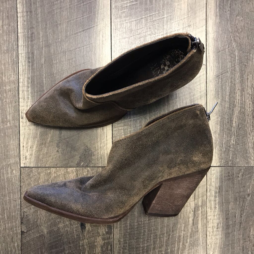 BROWN BOOTIE