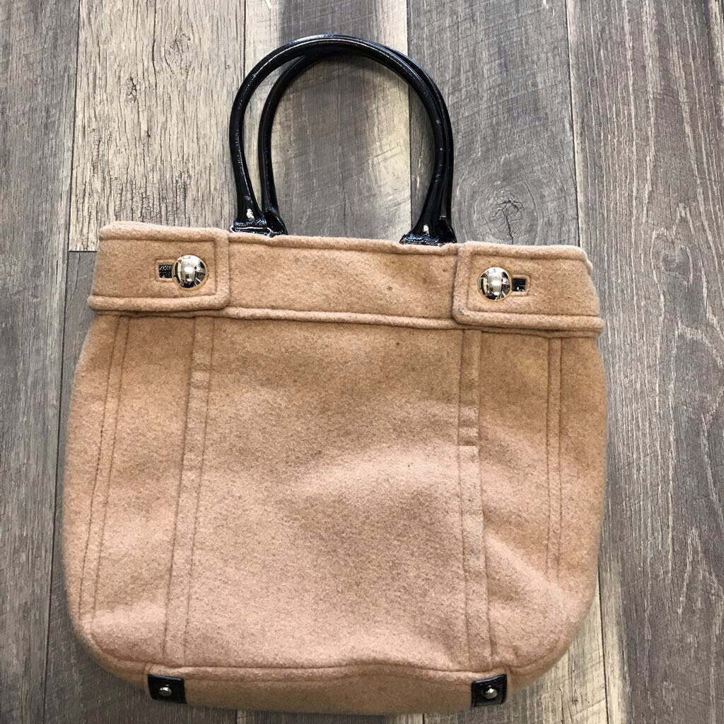 CAMEL FELT BEANTOWN TOTE W/ BLK PATENT LEATHER HANDLES-AS IS