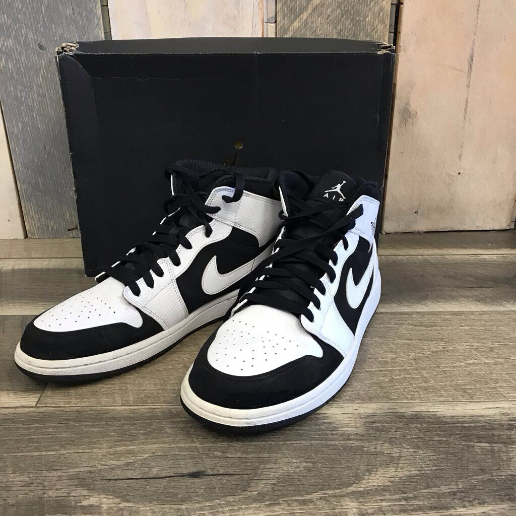 AIR JORDAN RETRO MID TUXEDO