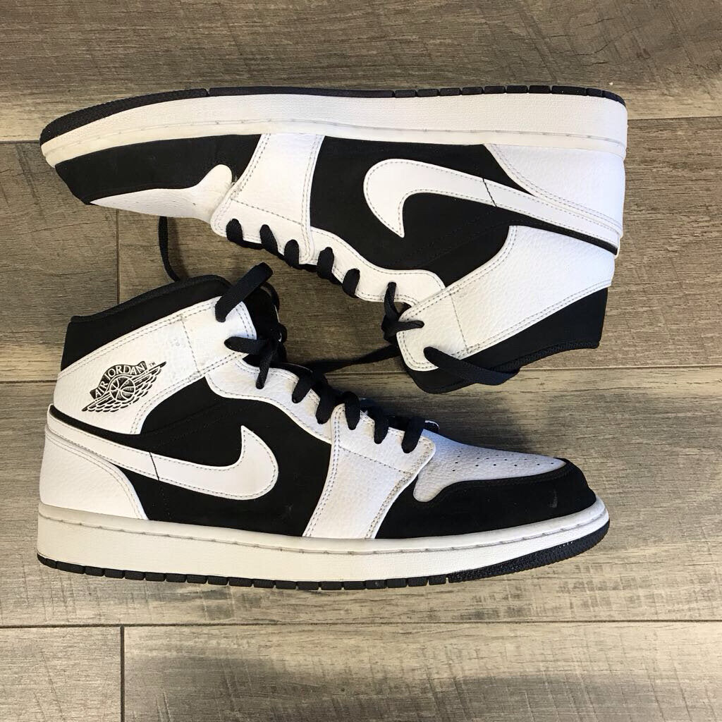 AIR JORDAN RETRO MID TUXEDO