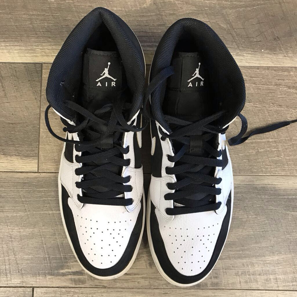 AIR JORDAN RETRO MID TUXEDO