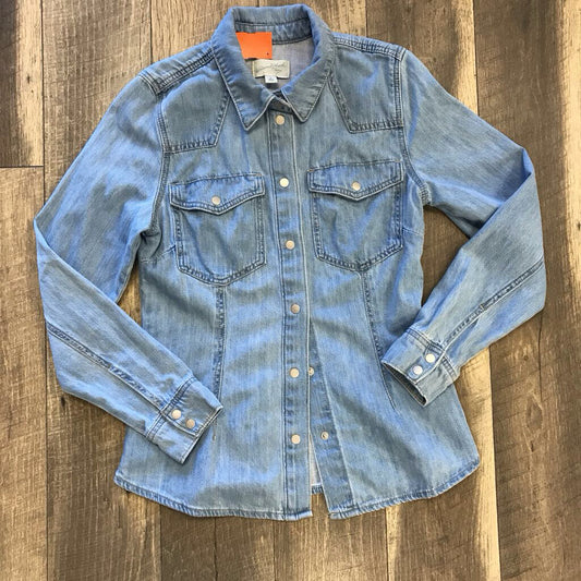 DENIM BUTTON UP