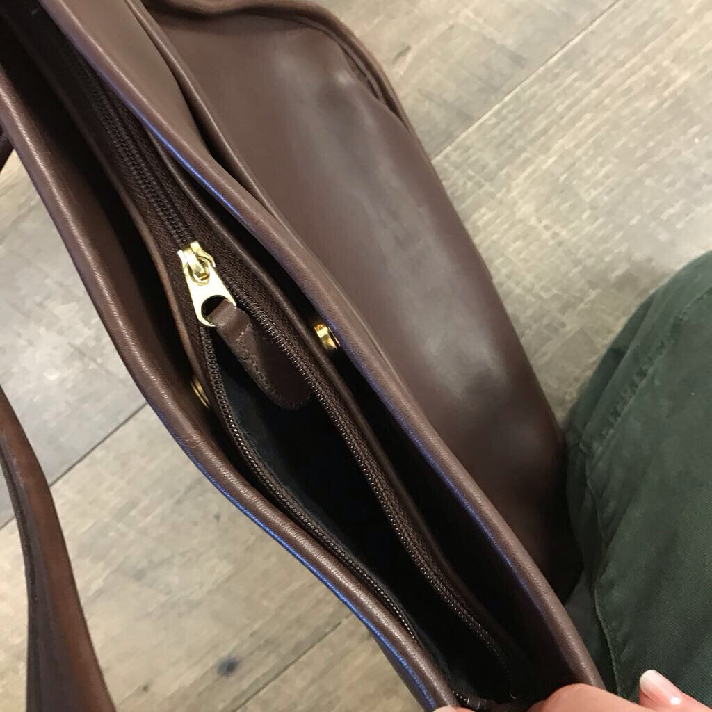 VINTAGE MAHOGANY ERGO COMPARTMENT BUCKET PURSE