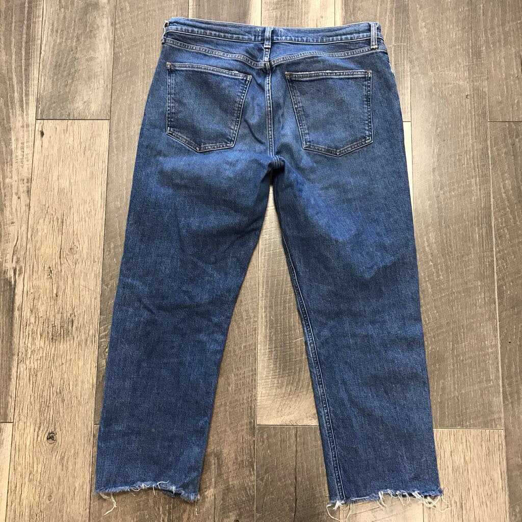 MID WASH STRAIGHT RAW HEM JEAN
